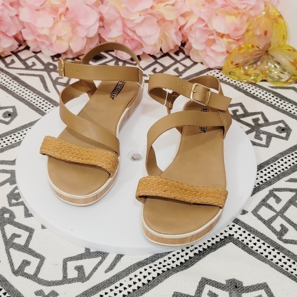 SEYCHELLES Sportie Tan Ankle Strap Sandal Size: 7.5M - Picture 1 of 10